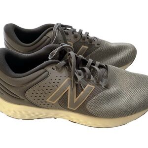 New Balance Men's Gray and Cream Athletic Shoes Cushioned Midsole Size 13